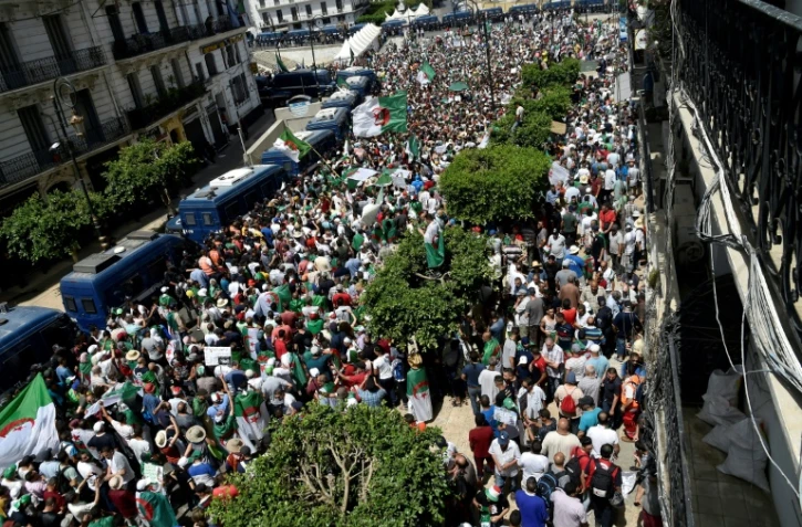 Des manifestants à Alger, le 12 juillet 2019