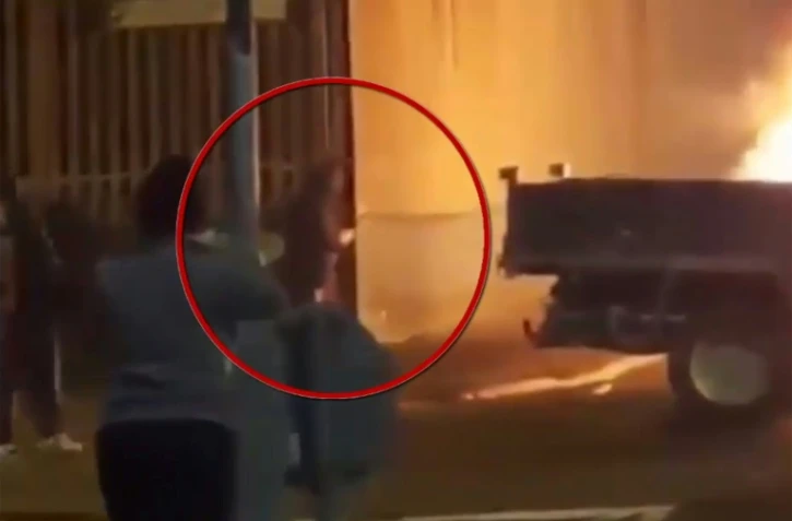 Capture d'écran d'une vidéo de surveillance fournie par la police d'Irlande du nord le 20 avril 2019 montrant une personne présente lors de l'incident qui a causé la mort d'une journaliste à Londonderry