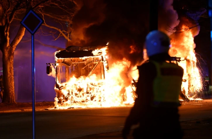 Un bus en feu à Malmö, en Suède, le 16 avril 2022