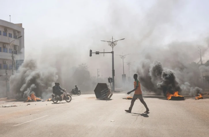 Barricades dans les rues de Ouagadougou, le 23 janvier 2022