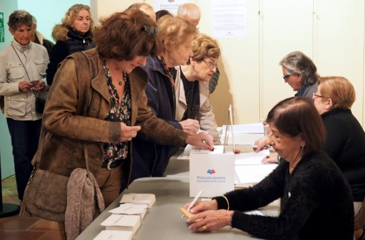 Des électeurs votent pour la primaire de la droite à Perpignan le 20 novembre 2016
