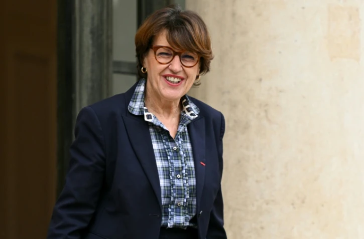La ministre française de l'Agriculture, Annie Genevard, quitte l'Élysée après une réunion du Conseil des ministres, à Paris, le 10 décembre 2025