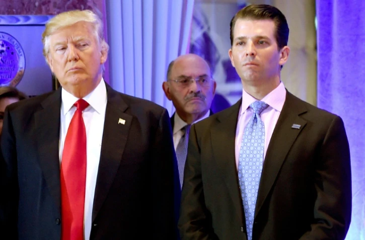 L'ancien président américain Donald Trump, à gauche, et son fils Donald Jr, le vice-président exécutif de la Trump Organization, à New York, en janvier 2017.