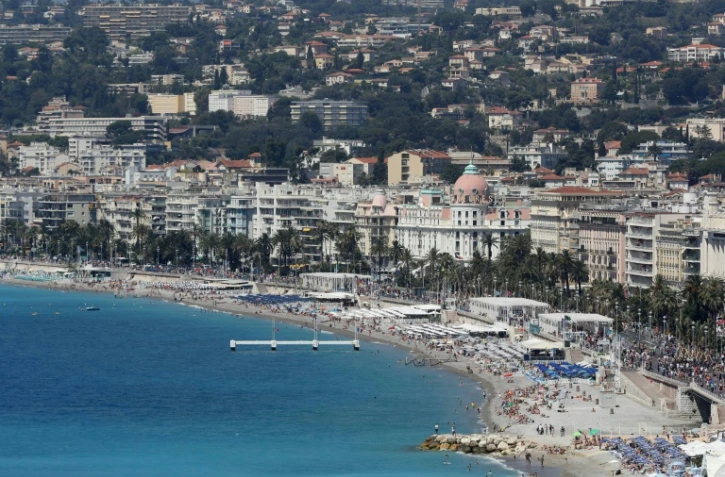 Dans une lettre adressée à Manuel Valls mardi, Christian Estrosi, premier adjoint à la mairie LR de Nice, estime que "la dissimulation intégrale du visage ou le port d'une tenue intégrale pour aller à la plage ne correspond pas à notre idéal de la relation sociale"