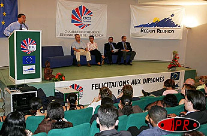 Lundi 31 octobre 2005 -
L'EGC (école de gestion et de commerce) fête ses 15 ans d"existence et sa 13ème promotion