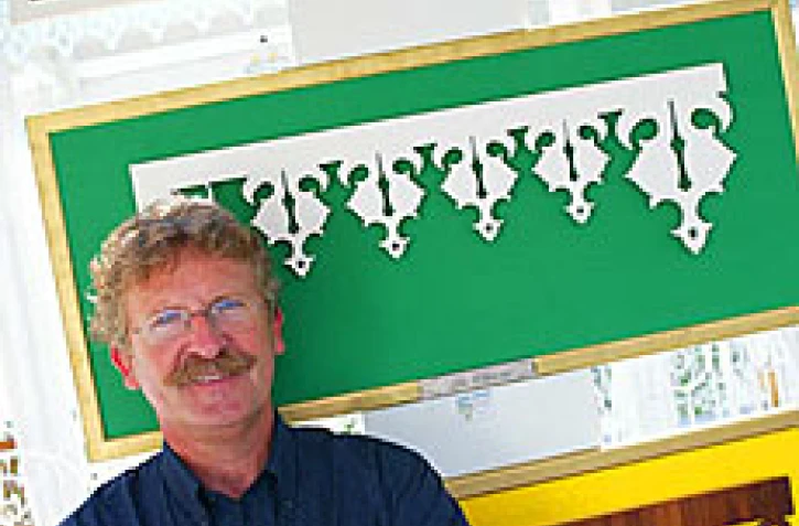 Mardi 27 avril 2004 -
Pascal Espinassier présente sa nouvelle collection de lambrequins