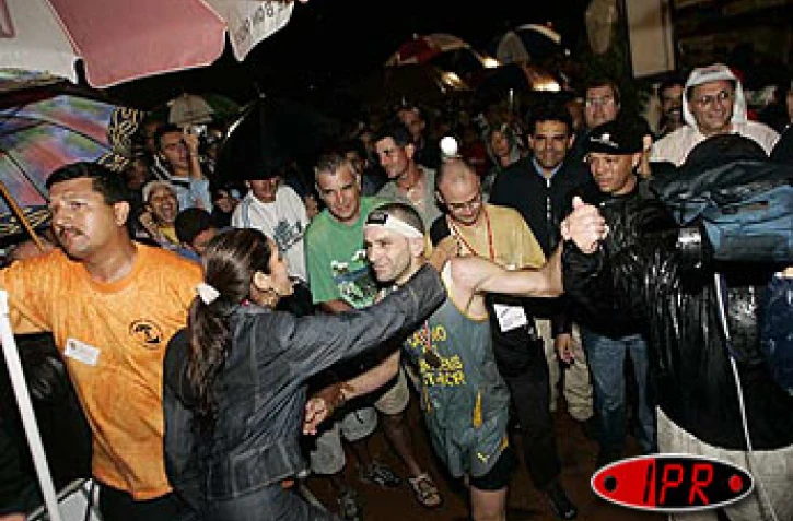 Vendredi 22 octobre 2004

Richeville Esparon a remporté le grand raid en 20 heures et 57 secondes
