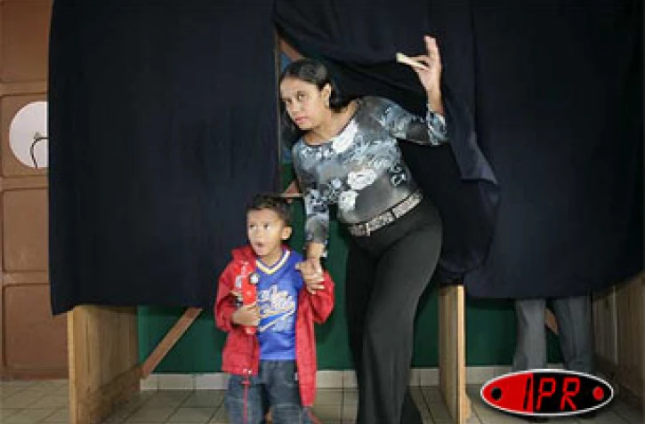 Dimanche 29 mai 2005
Les 459 425 électeurs sont appelés à dire "oui" ou "non" à la constitution européenne