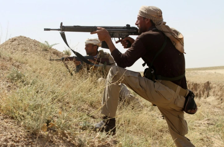 Des soldats irakiens maintiennent leur position contre le groupe Etat islamique près de Falloujah dans la province irakienne Anbar le 3 mai 2016