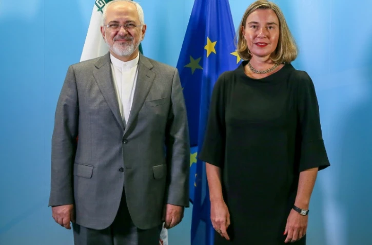 Le chef de la diplomatie iranienne Mohammad Zarif (L) et la cheffe de la diplomatie européenne Federica Mogherini à Bruxelles, le 25 avril 2018