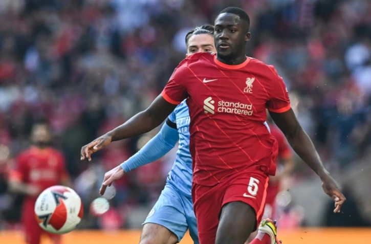 Le défenseur français Ibrahima Konaté contre Jack Grealish a marqué le premier but de Liverpool contre Manchester City à Wembley, le 16 avril 2022