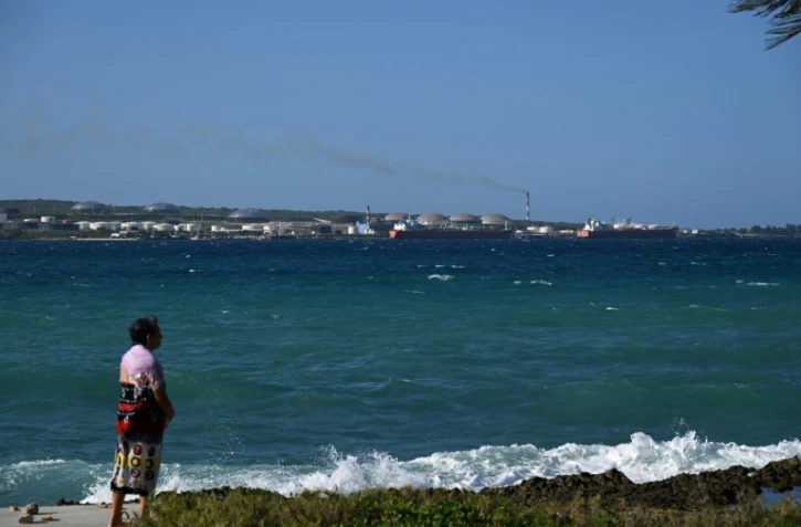 Une personne se tient sur la côte dans la baie de Matanzas, Cuba, le 30 mars 2026