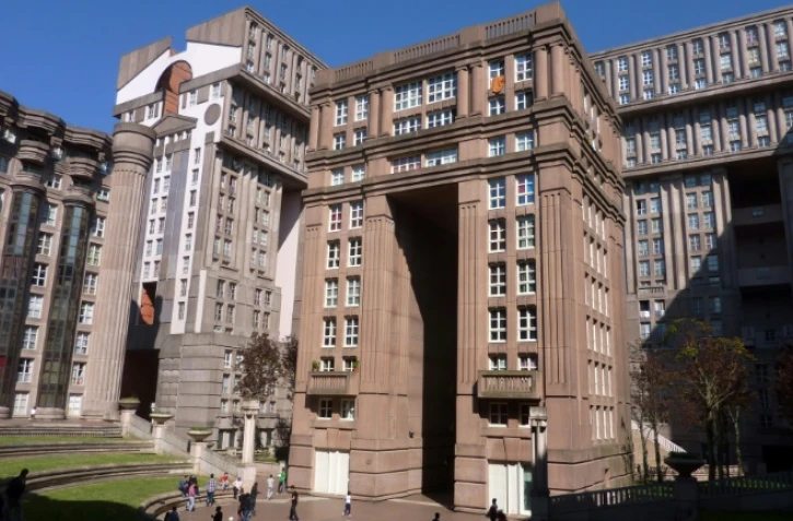 Le bâtiment "L'Arc", dessiné par l'architecte espagnol Ricardo Bofill, le 18 avril 2014 à Noisy-le-Grand (France), près de Paris