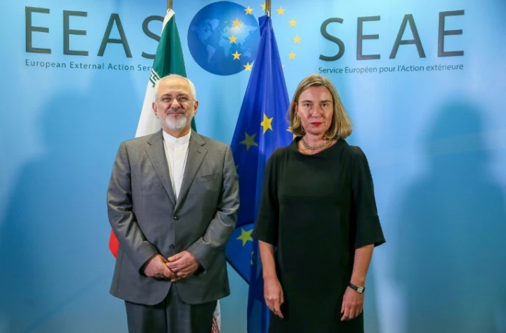 La cheffe de la diplomatie européenne Federica Mogherini (D) et le ministre des Affaires étrangères iranien Mohammad Javad Zarif (G), à Bruxelles, le 25 avril 2018