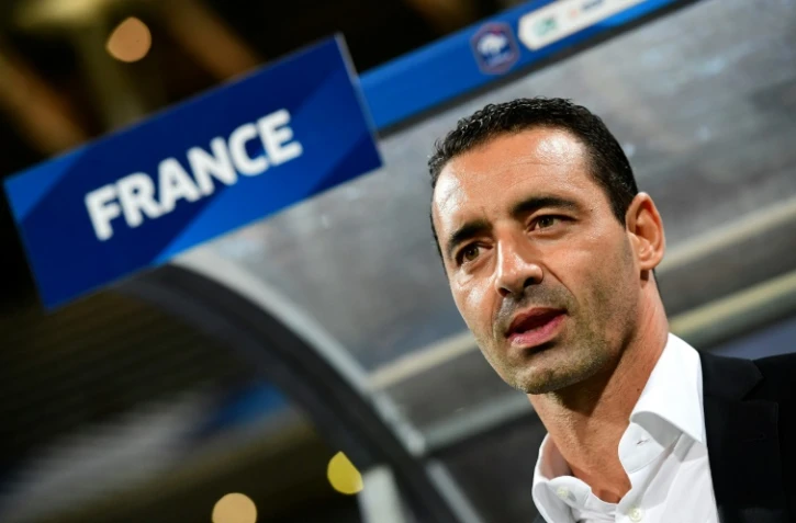 L'entraîneur des Bleues Olivier Echouafini avant le coup d'envoi du match de qualif pour l'Euro-2017 face à l'Albanie, le 20 septembre 2016 à Charléty 