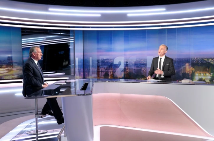 François Bayrou sur le plateau du JT de TF1, le 31 janvier 2017 à Boulogne-Billancourt près de Paris