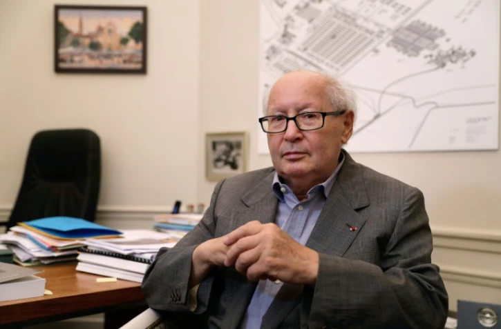 L'historien et avocat français Serge Klarsfeld, dans son bureau, le 10 juillet 2017 à Paris