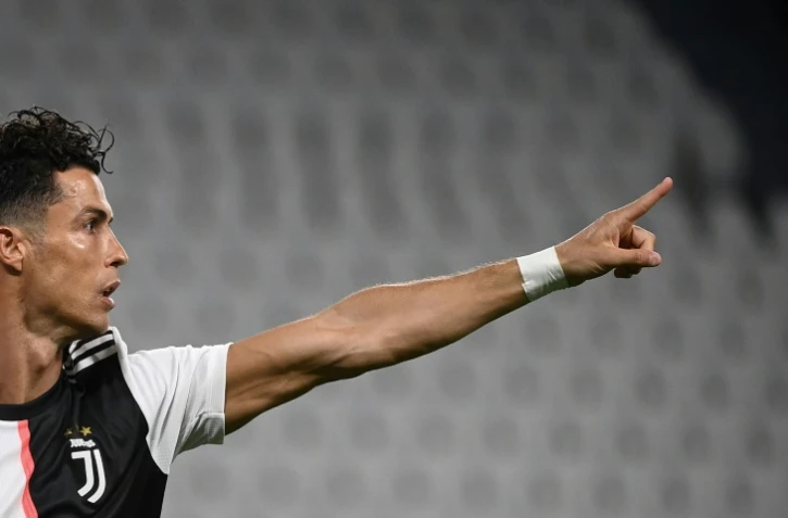 La star de la Juventus Cristiano Ronaldo après son but contre la Lazio Rome le 20 juillet 2020 à Turin