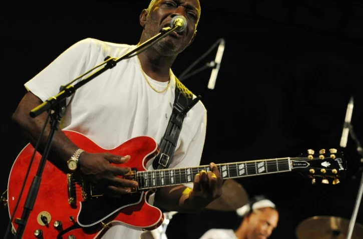 Jacob Desvarieux en concert avec le groupe Kassav' le 1er mai 2009 à Abidjan