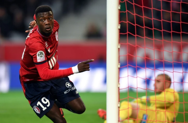 L'attaquant Nicolas Pepe a lancé le Losc vers un succès net devant l'AS Saint-Etienne de Stéphane Ruffier au stade Pierre-Mauroy, le 17 novembre 2017  