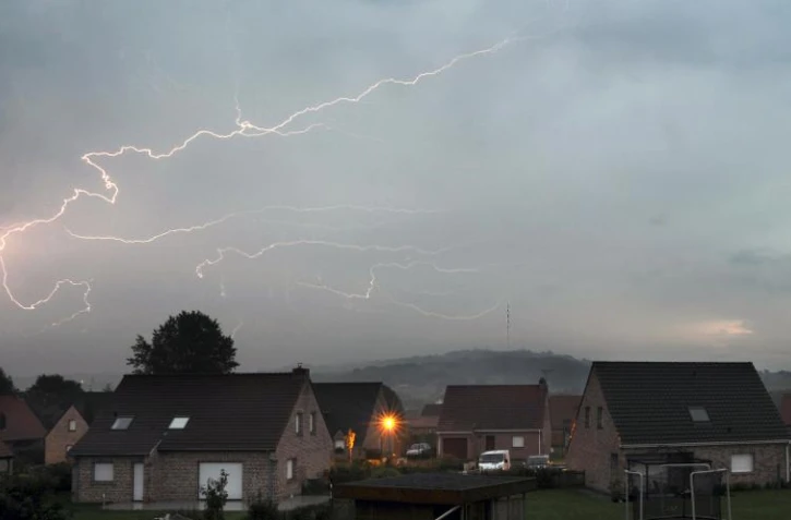 Huit enfants ont été blessés par la foudre, dont deux grièvement, samedi après-midi au parc Monceau, dans le 8e arrondissement de Paris