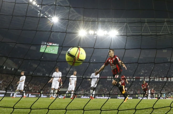 Hatem Ben Arfa transforme un penalty contre Reims, le 22 avril 2016 à l'Allianz Riviera
