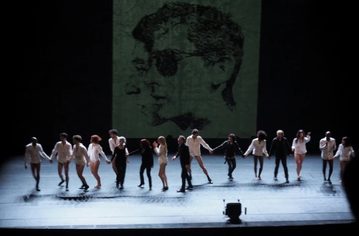 Le spectacle de danse "L'homme à la tête de chou" lance la 43e édition du Printemps de Bourges, le 16 avril 2019