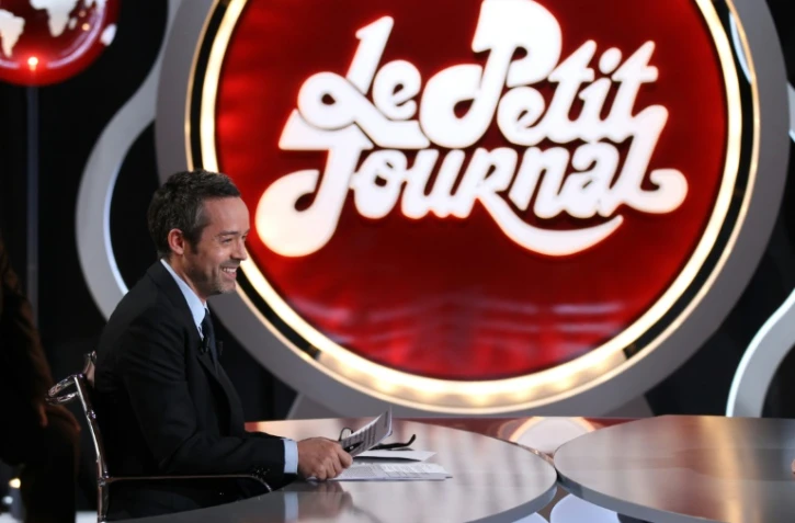 L'animateur Yann Barthès avant le début de son émission "Le Petit Journal" sur Canal +, le 15 mars 2012