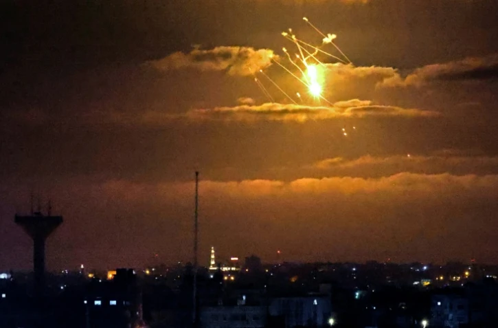 Des missiles tirés depuis la bande de Gaza interceptés par le bouclier antimissile israélien, le 21 avril 2022