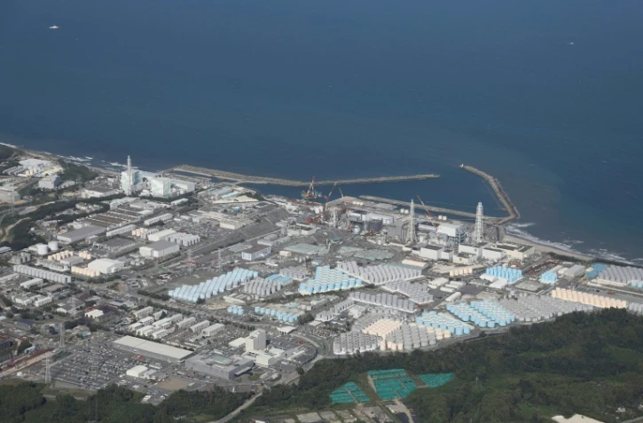 Vue aérienne des réservoirs d'eau traitée de la centrale nucléaire de Fukushima Daiichi, le 24 août 2023 au Japon