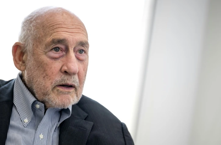 Joseph Stiglitz, ex-économiste en chef de la Banque mondiale et colauréat du prix Nobel d'économie en 2001, estime que les États-Unis restent les plus exposés au risque de stagflation en raison dre la guerre au Moyen-Orient, comme lors des chocs pétroliers des années 1970, dans une interview à l'AFP le 16 mars 2026.