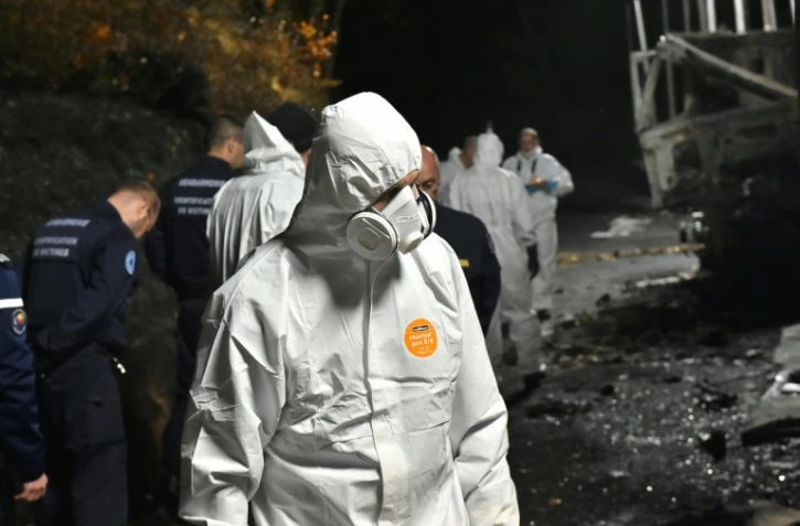 Photo fournie le 23 octobre 2015 par le ministère de l'Intérieur de gendarmes de l'IRCGN à Puisseguin