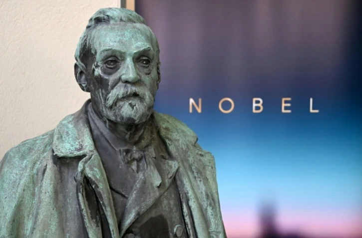 La théorie des ondelettes, la "cape d'invisibilité" ou la science derrière le télescope spatial James Webb figurent parmi les recherches qui pourraient remporter le prix Nobel de physique 