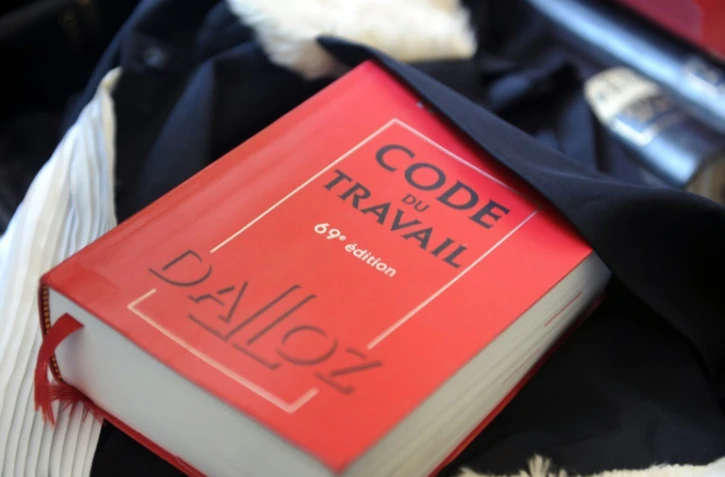 Un exemplaire du code du travail 