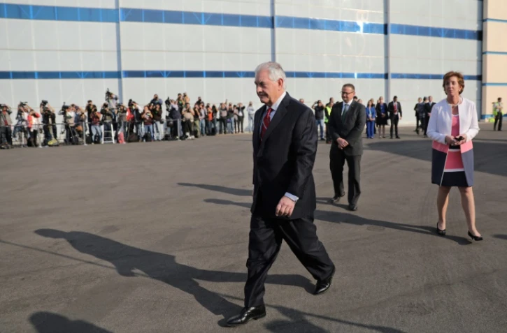 Le secrétaire d'Etat américain Rex Tillerson sur le tarmac de l'aéroport international de Mexico, le 22 février 2017