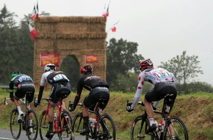 Le peloton du Tour de France entre Saint-Lô et Cherbourg, le 3 juillet 2016