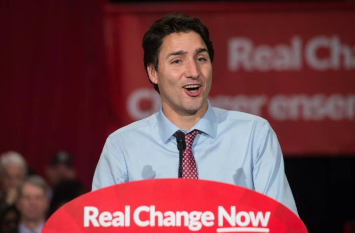 Le leader du parti libéral canadien Justin Trudeau s'adresse à ses partisans après sa victoire le 20 octobre 2015 à Ottawa
