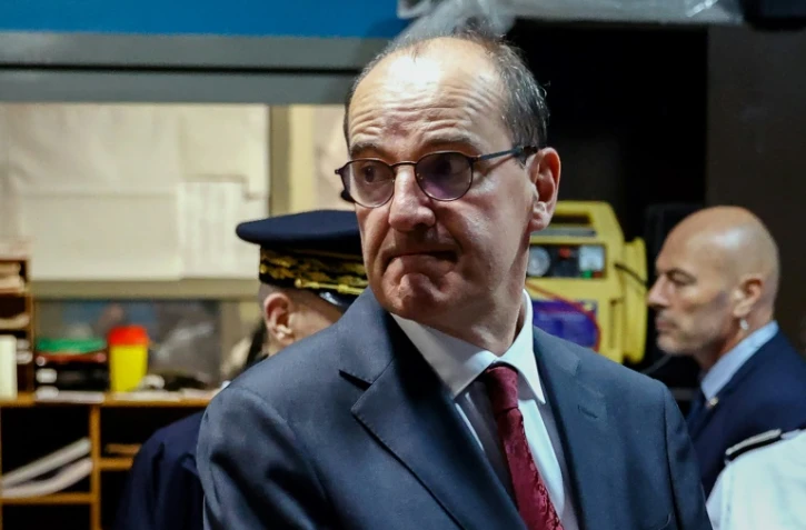 Le nouveau Premier ministre Jean Castex, dans un commissariat de la Courneuve, en banlieue nord de Paris, le 5 juillet 2020