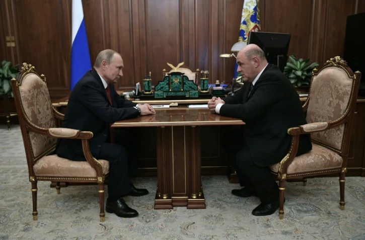 Le président russe Vladimir Poutine et le patron du fisc russe Mikhaïl Michoustine (d), le 15 janvier 2020 à Moscou