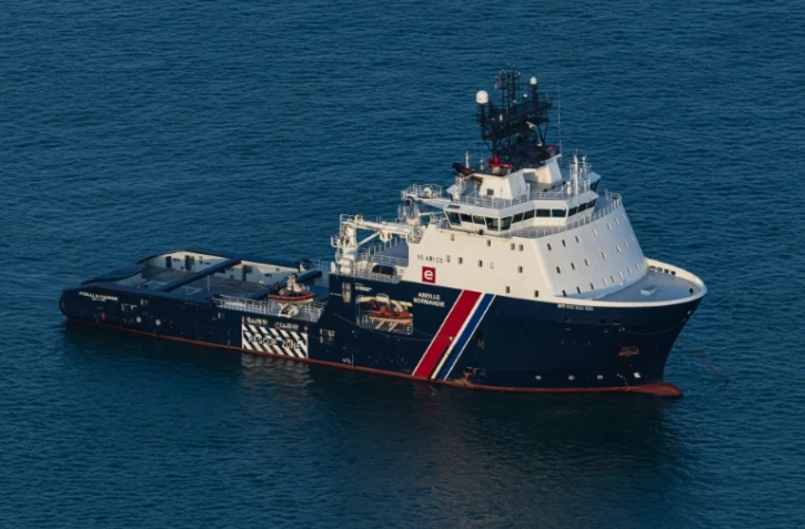 Photo aérienne du remorqueur d'intervention Abeille Normandie le 16 septembre 2023 au large de Boulogne-sur-Mer dans le Nord de la France