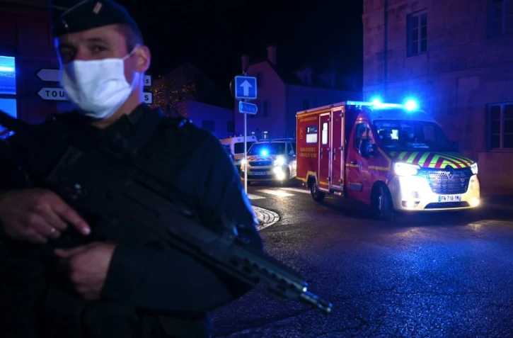 Un camion de pompiers transportant Jonathann Daval vers l'hôpital, à Vesoul le 18 novembre 2020