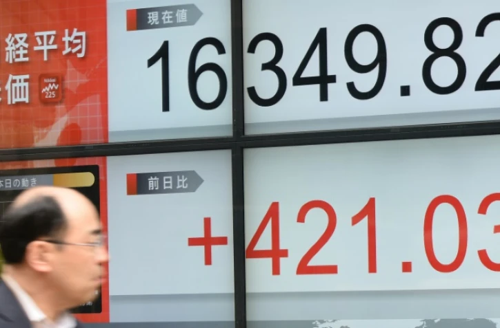 Bourse de Tokyo: L'indice Nikkei en forte chute malmené par une remontée du yen, l'échec de discussions sur le pétrole et la série de séismes au Japon 
