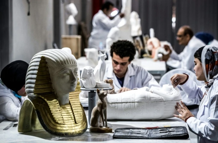 La manufacture Konouz, en périphérie du Caire, où sont confectionnées des reproductions d'objets antiques, le 17 mai 2021 en Egypte