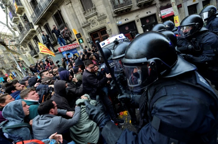 Affrontements en Catalogne après l'arrestation de Puigdemont en Allemagne