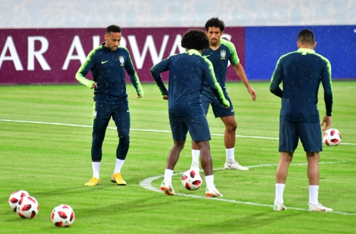 La star du Brésil Neymar et ses coéquipiers intensifient leur entraînement à Kazan, le 5 juillet 2018, à la veille du match contre la Belgique