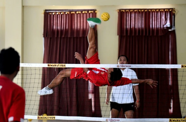 L'entraßnement des joueurs de l'équipe nationale indonésienne de sepak takraw à Jambi, en Indonésie, le 22 mai 2017