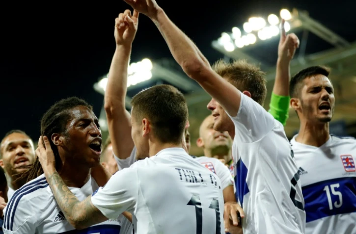 Les joueurs luxembourgeois en liesse après avoir tenu en échec l'équipe de France (0-0) en qualif pour le Mondial-2018, le 3 septembre 2017 à Toulouse