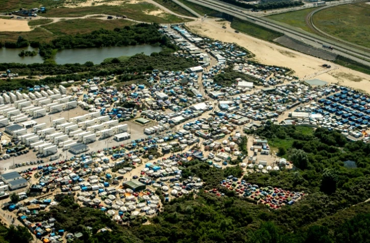 Vue aérienne de la Jungle à Calais le 16 août 2016
