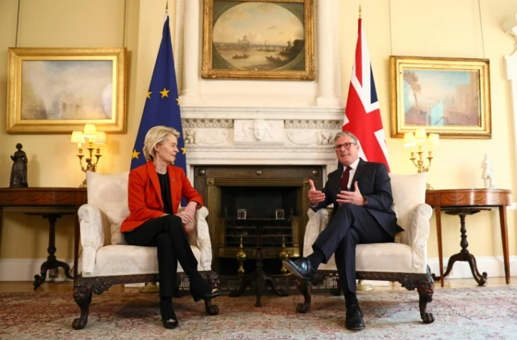 Le Premier ministre britannique Keir Starmer (à droite) et la présidente de la Commission européenne Ursula Von der Leyen, le 24 avril 2025 à Londres