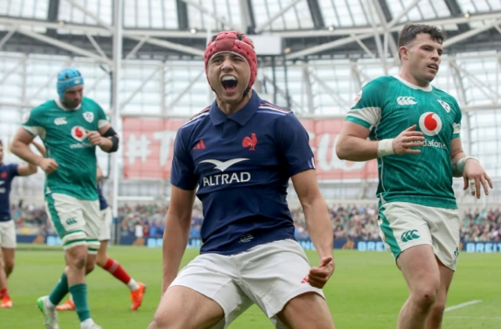 Louis Bielle-Biarrey après avoir marqué le premier essai du match de la France contre l'Irlande, le 8 mars à Dublin dans le Tournoi des six nations